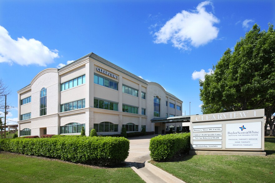 1643 Lancaster Dr, Grapevine, TX for lease - Building Photo - Image 1 of 6