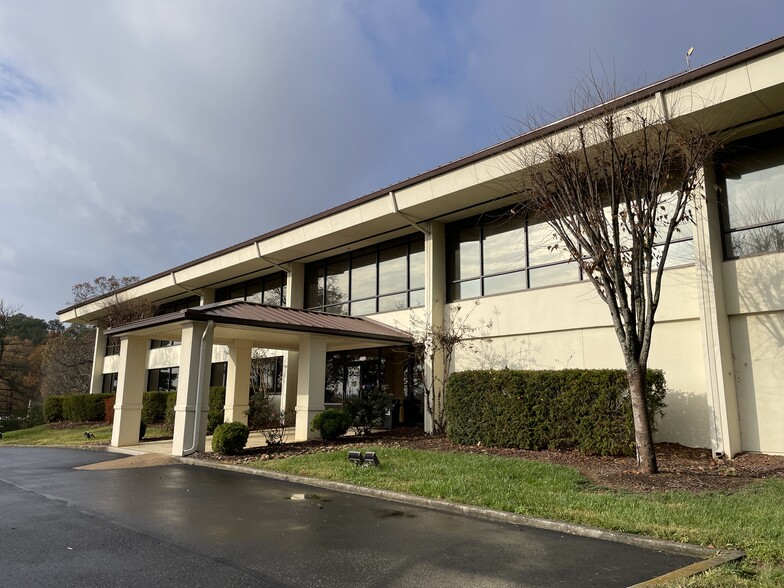 1317 Hickory Valley Rd, Chattanooga, TN for lease - Primary Photo - Image 1 of 1