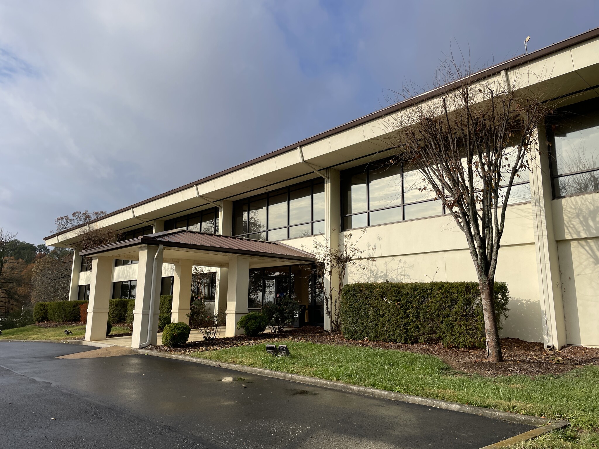 1317 Hickory Valley Rd, Chattanooga, TN for lease Primary Photo- Image 1 of 2