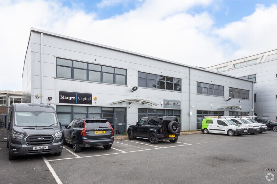 Stirling Way, Borehamwood for sale - Primary Photo - Image 1 of 1