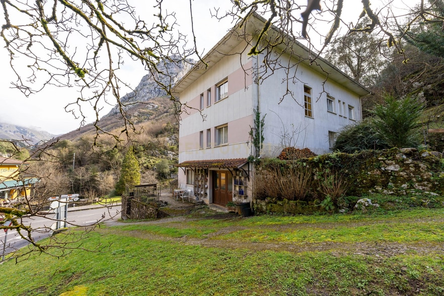 Km 45 Carretera Panes-Cangas de Onis, Peñamellera Alta, Asturias for sale - Building Photo - Image 3 of 4