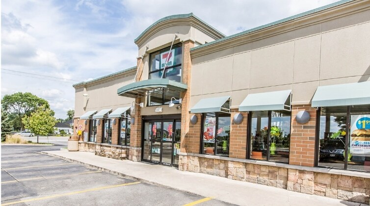 3960 N Brookfield Rd, Brookfield, WI for sale - Primary Photo - Image 1 of 1