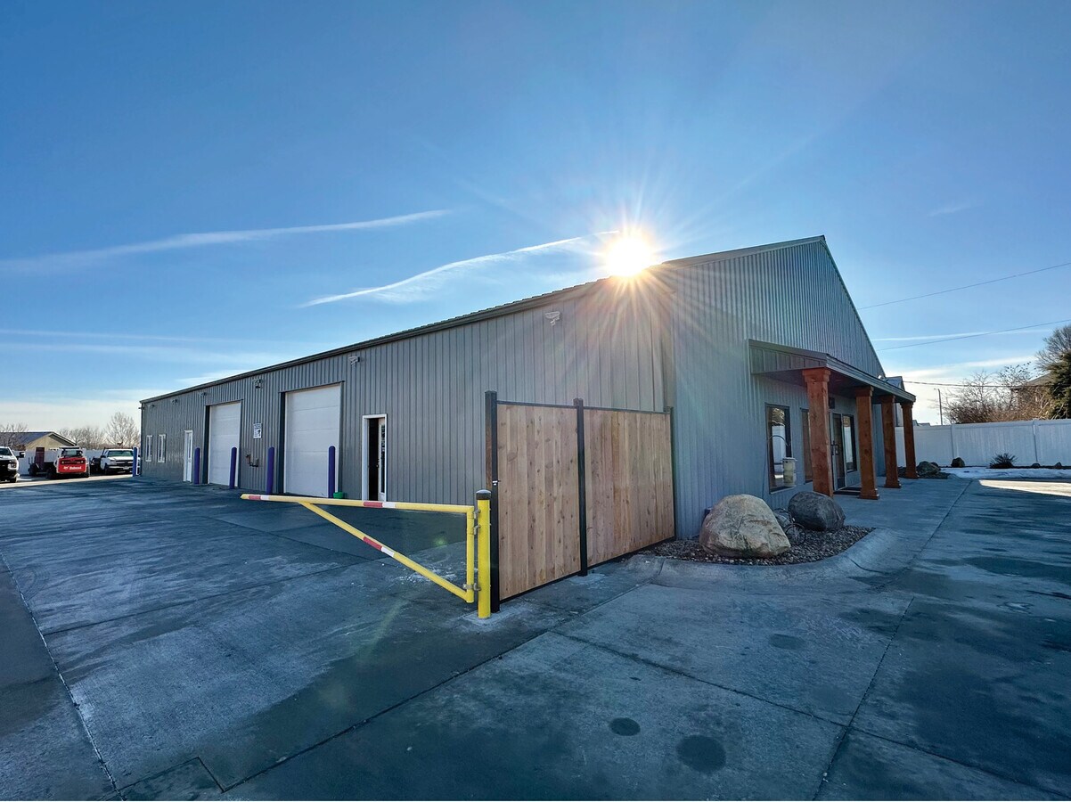 428 S Bryan Cir, Gretna, NE 68028