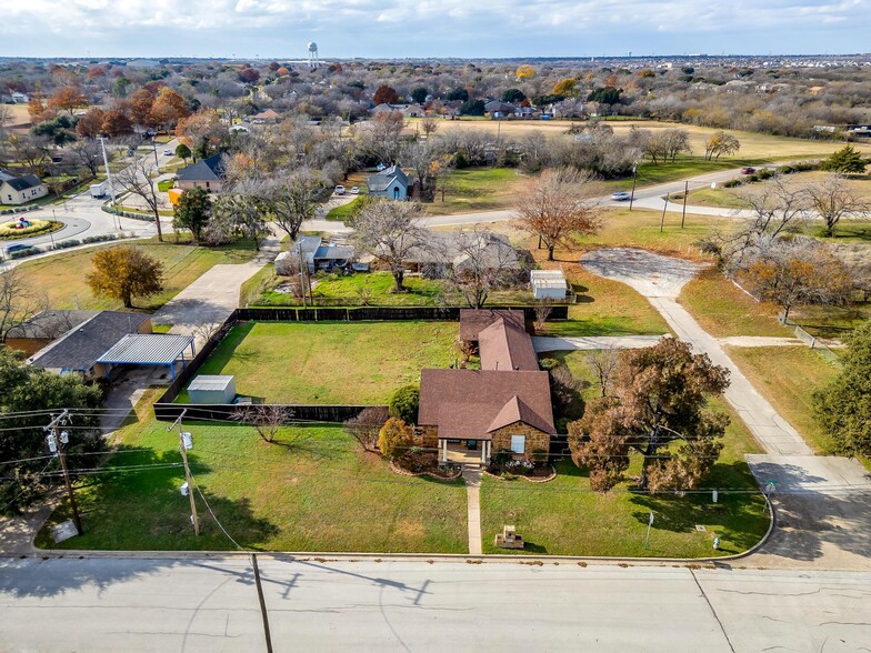 113 N Tarrant St, Crowley, TX for sale - Primary Photo - Image 1 of 54