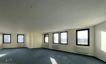 Office in Saint-Aubin for lease Building Photo- Image 2 of 3