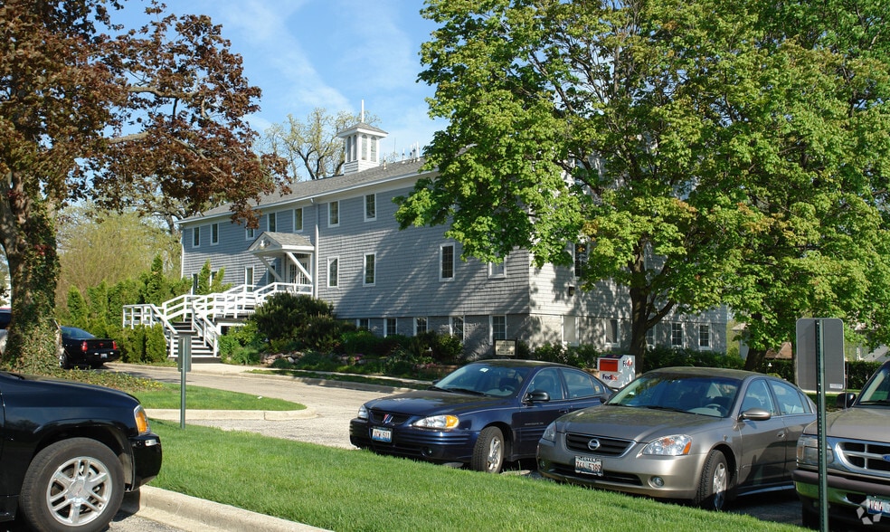 475 River Bend Rd, Naperville, IL for lease - Building Photo - Image 3 of 10