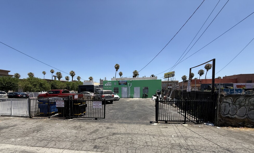 6425-6427 Van Nuys Blvd, Van Nuys, CA for sale - Building Photo - Image 2 of 2