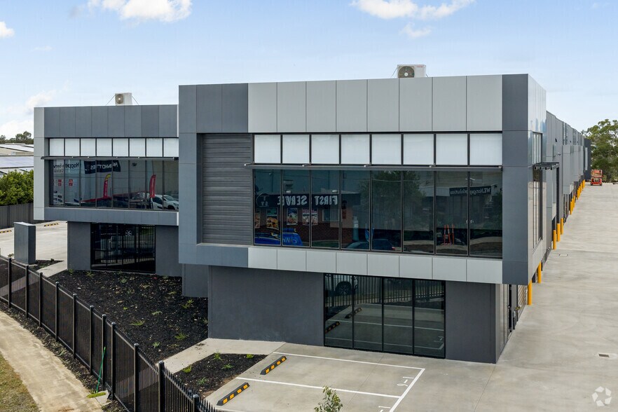 7-9 Dunlop Rd, Hoppers Crossing for lease - Primary Photo - Image 1 of 11