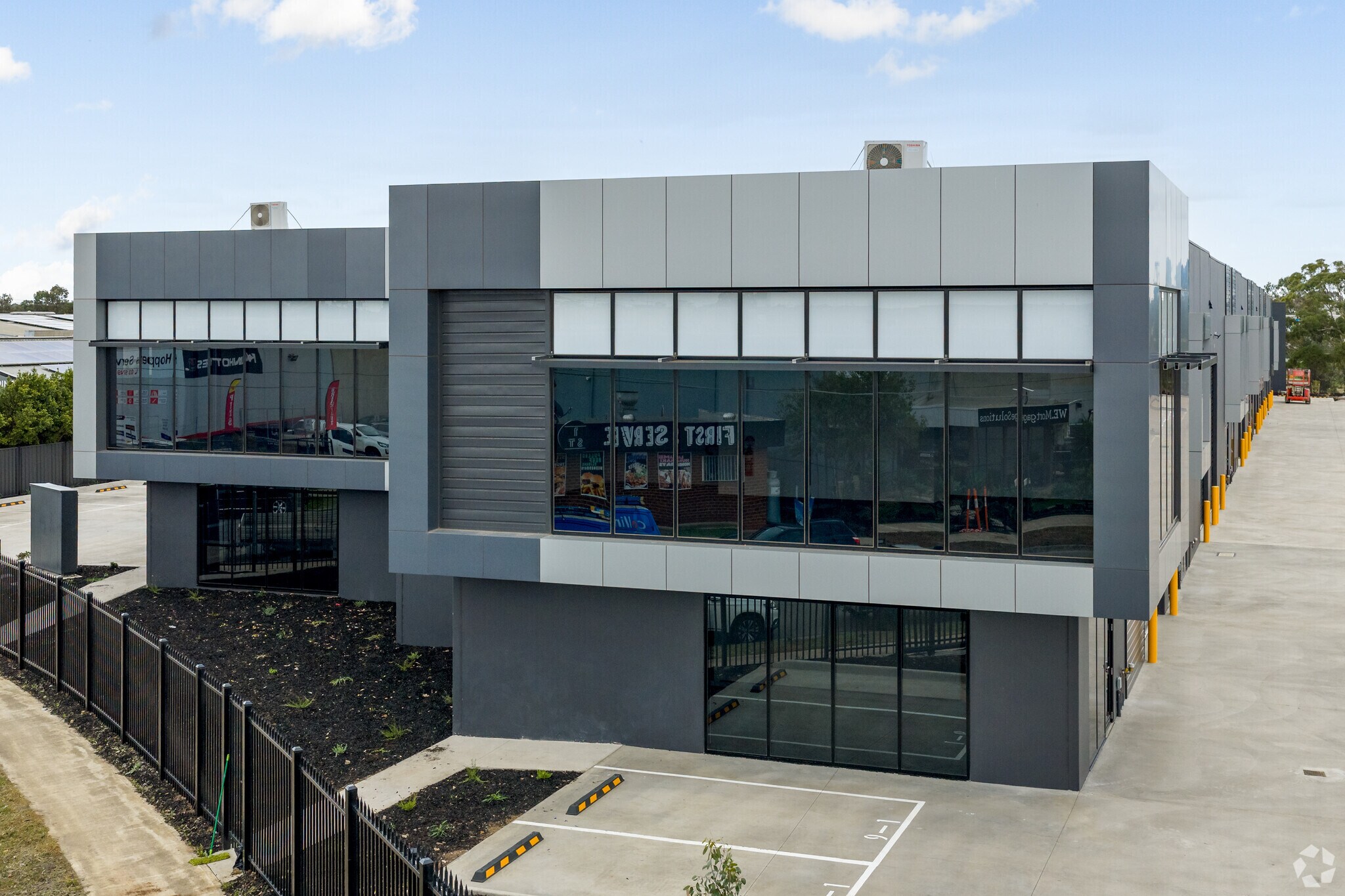 7-9 Dunlop Rd, Hoppers Crossing for lease Primary Photo- Image 1 of 12