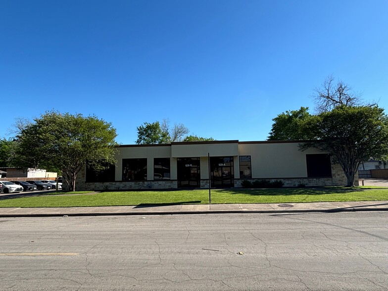 628 Centre St, Dallas, TX for lease - Building Photo - Image 3 of 13