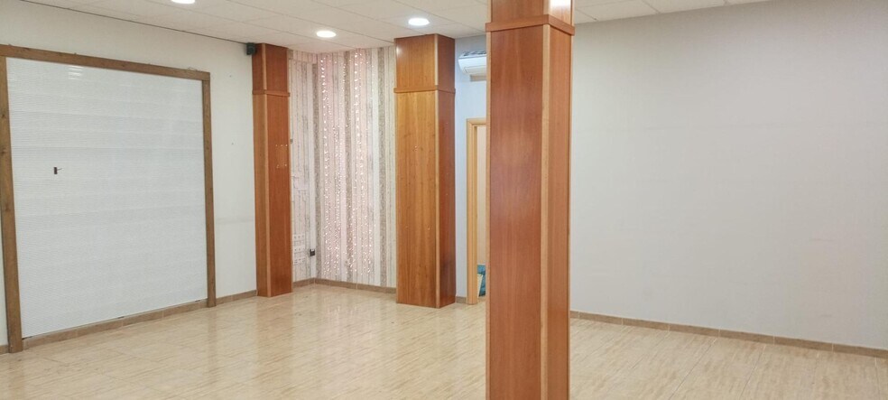 Retail in Cáceres, Cáceres for lease - Building Photo - Image 2 of 8