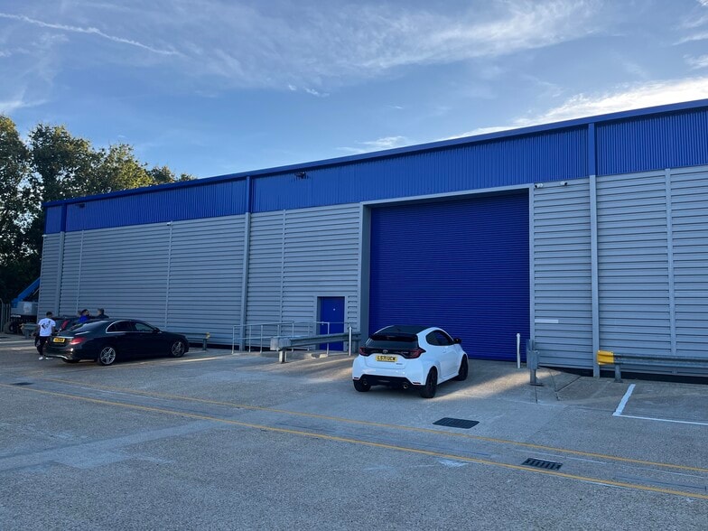 Hatfield Rd, St Albans for lease - Building Photo - Image 1 of 2