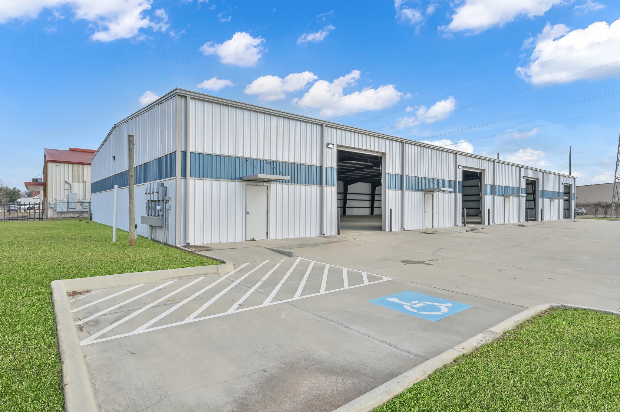 535 S Persimmon St, Tomball, TX for lease Building Photo- Image 1 of 19