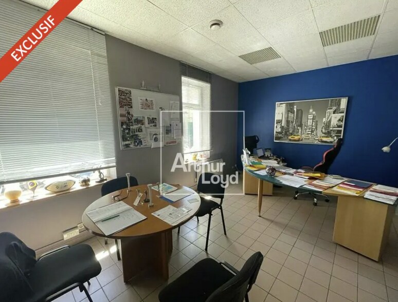 Office in Fontainebleau for sale - Building Photo - Image 1 of 4