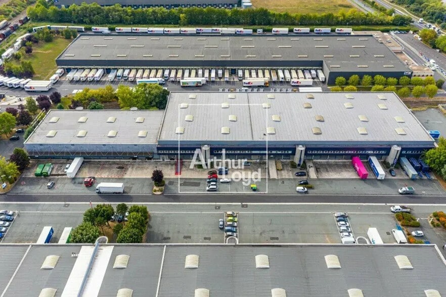 Office in Lieusaint for lease - Aerial - Image 1 of 3