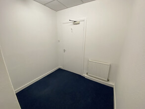 5 Regent Ter, Gateshead for lease Interior Photo- Image 2 of 15