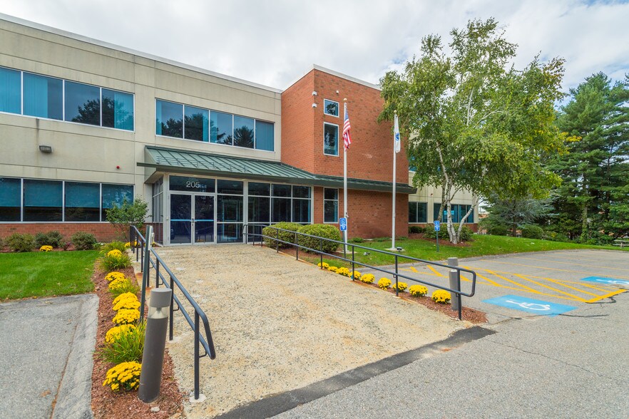 205 Lowell St, Wilmington, MA for lease - Building Photo - Image 1 of 5