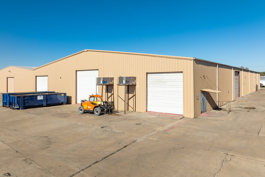 711 W Kennedale Pky Building D, Kennedale TX - Warehouse