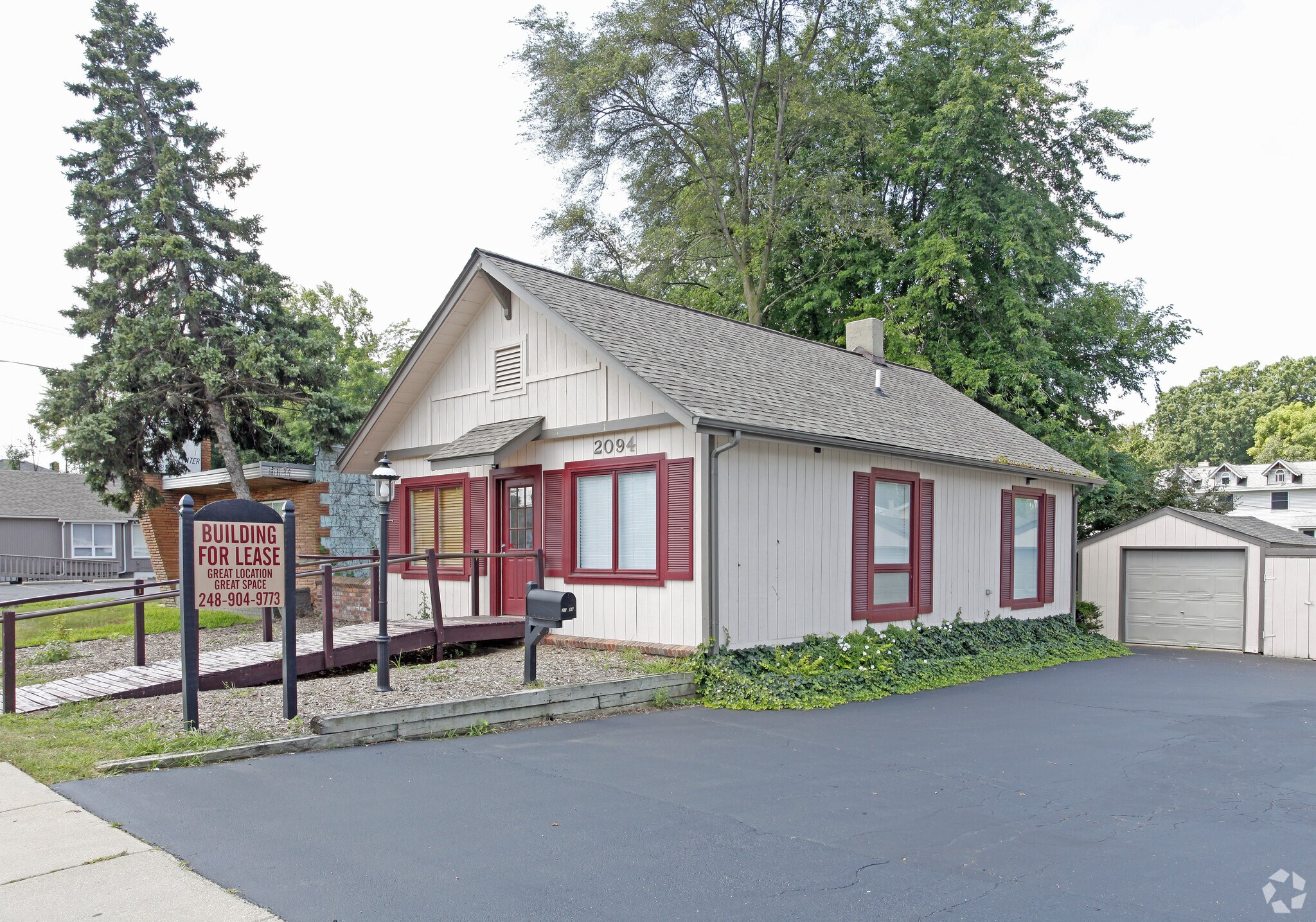 2094 Cass Lake Rd, Keego Harbor, MI for sale Primary Photo- Image 1 of 1