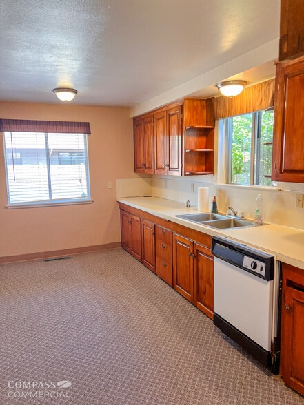 16455 William Foss Rd, La Pine, OR for lease - Building Photo - Image 3 of 17