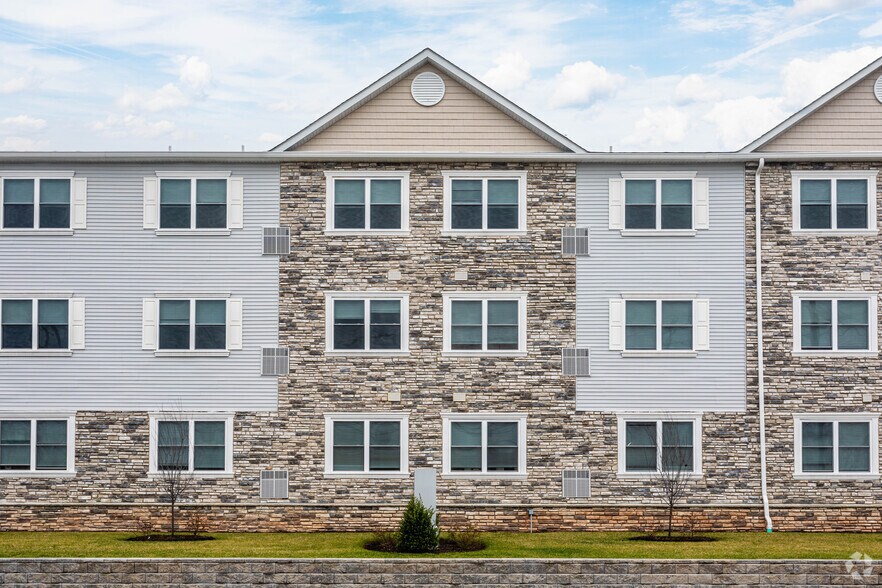 1025 Raritan Rd, Clark, NJ 07066 Brookside Manor