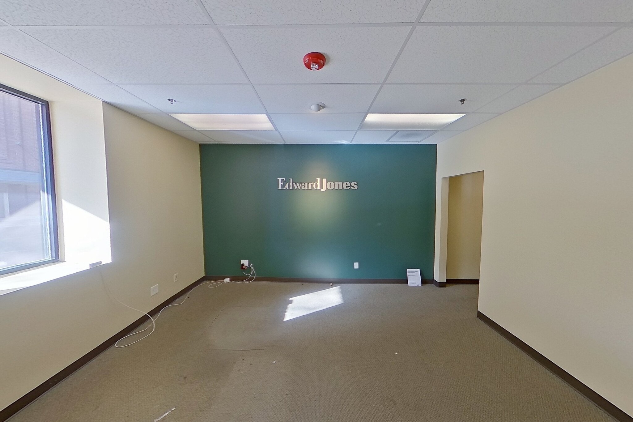 221 3rd Ave SE, Cedar Rapids, IA for lease Interior Photo- Image 1 of 3
