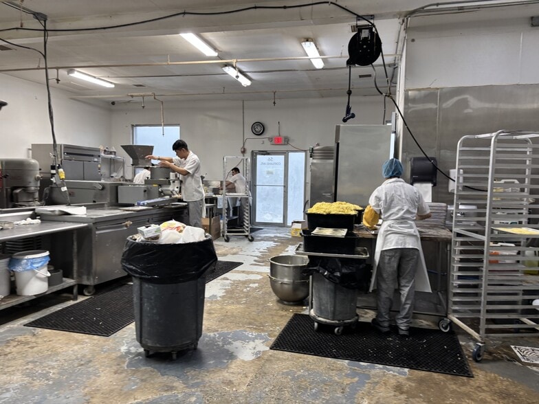 56 Cortland Ave, Dumont, NJ for lease - Building Photo - Image 1 of 3