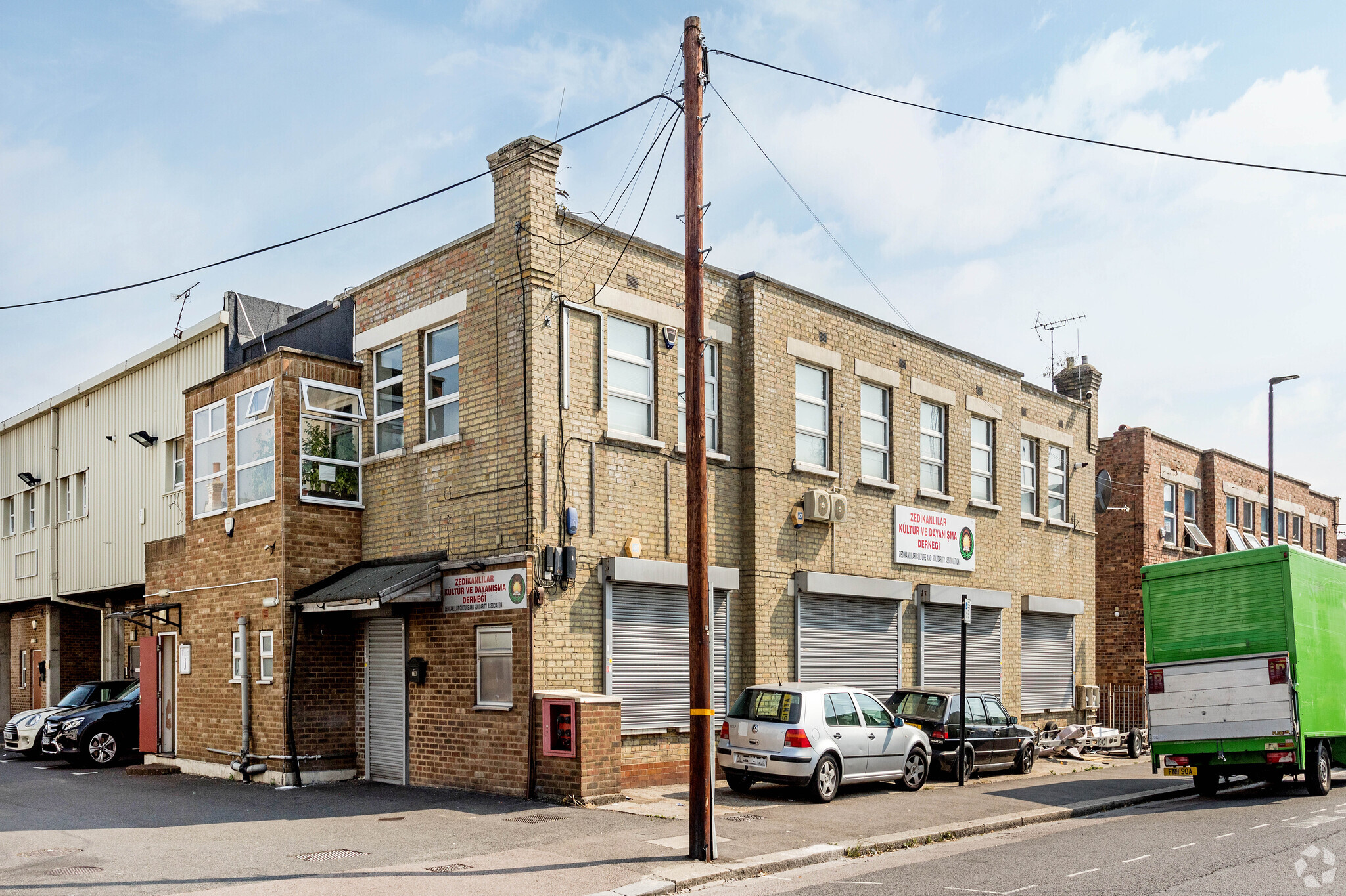 17 Queensway, Enfield for sale Primary Photo- Image 1 of 1