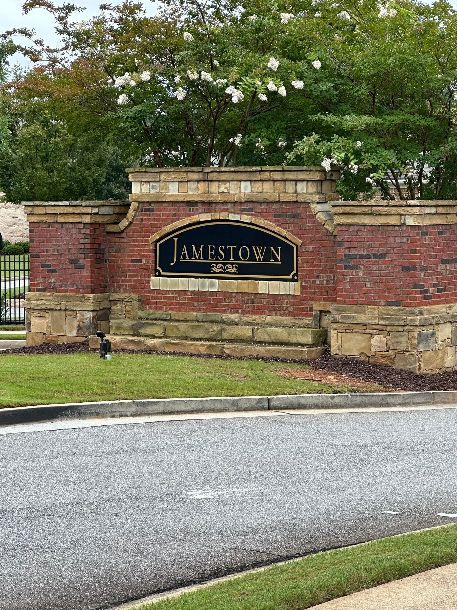 6758 Jamestown Dr, Alpharetta, GA for sale Primary Photo- Image 1 of 2