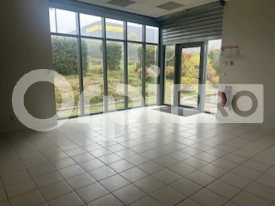 Office in Gleizé for lease Interior Photo- Image 1 of 7