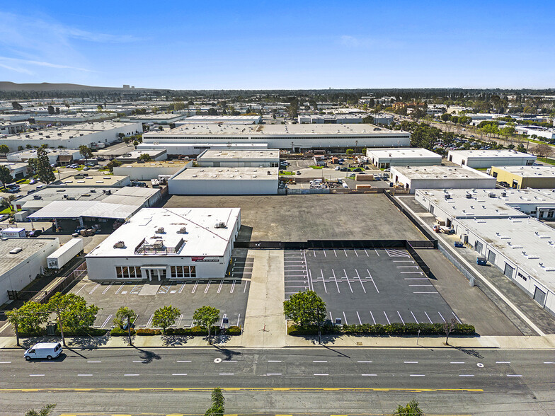 3700 W Warner Ave, Santa Ana, CA for lease - Building Photo - Image 1 of 17