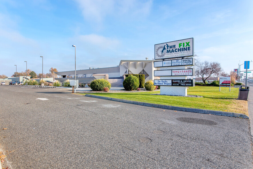 3030 W Clearwater Ave, Kennewick, WA for lease - Building Photo - Image 1 of 8