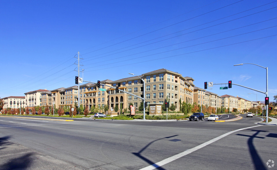 320 Crescent Village Cir, San Jose, CA for sale - Primary Photo - Image 1 of 1