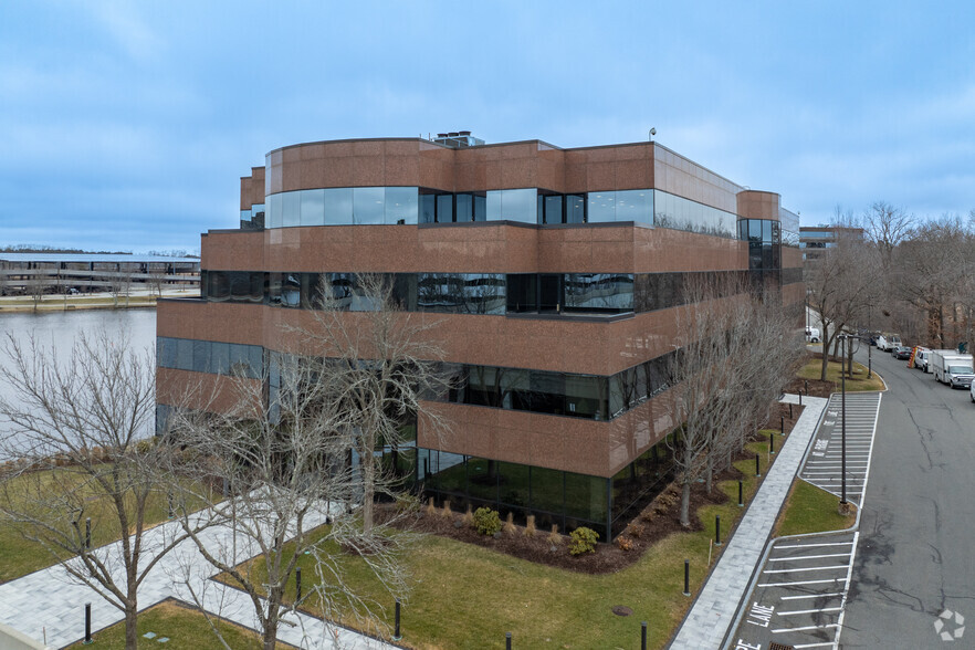 301 Edgewater Pl, Wakefield, MA for lease - Building Photo - Image 2 of 4