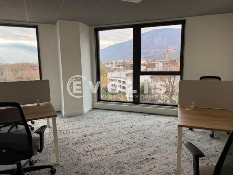 Office in Meylan for lease - Building Photo - Image 2 of 13