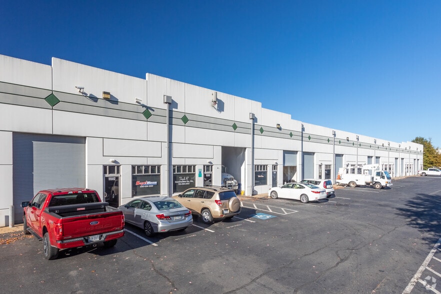 11482-11518 Robertson Dr, Manassas, VA for lease - Building Photo - Image 2 of 3
