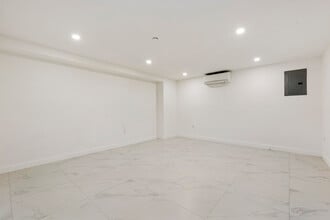 6527 Roosevelt Ave, Woodside, NY for lease Interior Photo- Image 1 of 6