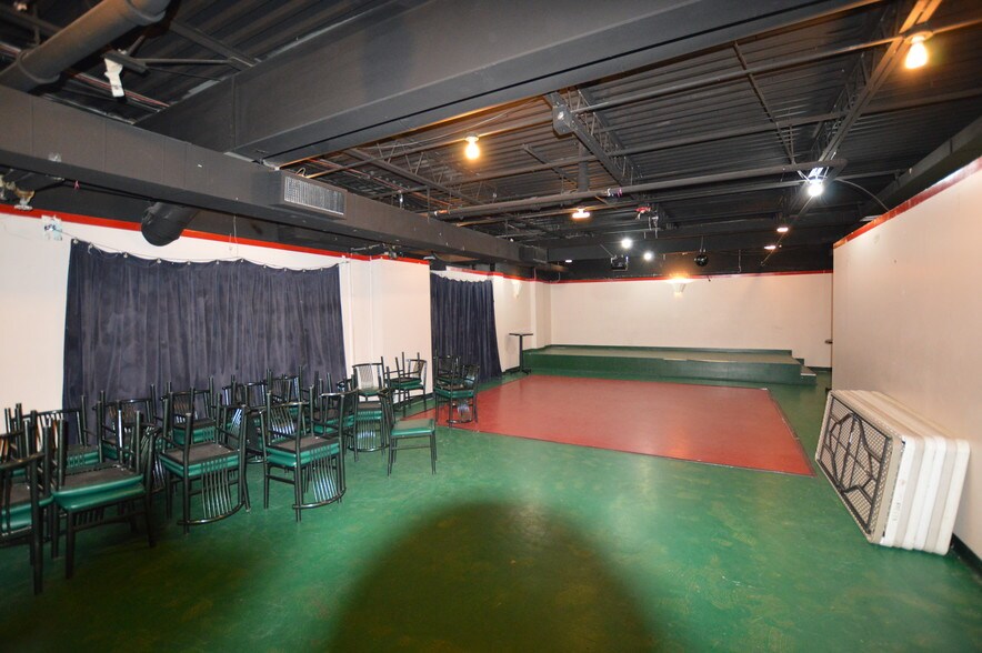 712 S Walton Walker Blvd, Dallas, TX for lease - Interior Photo - Image 2 of 13