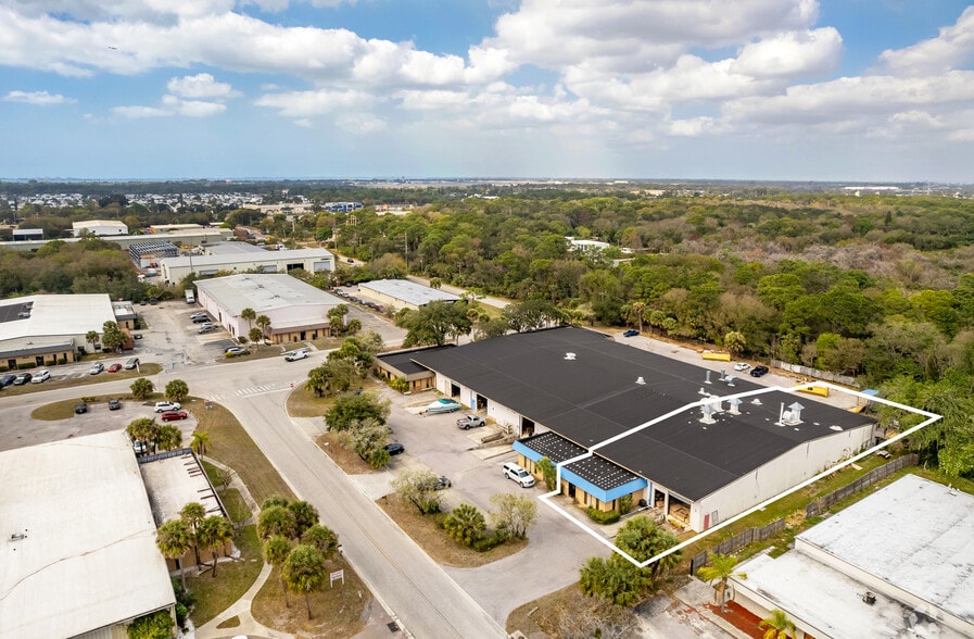 2205 Industrial Blvd, Sarasota, FL for lease - Building Photo - Image 1 of 17