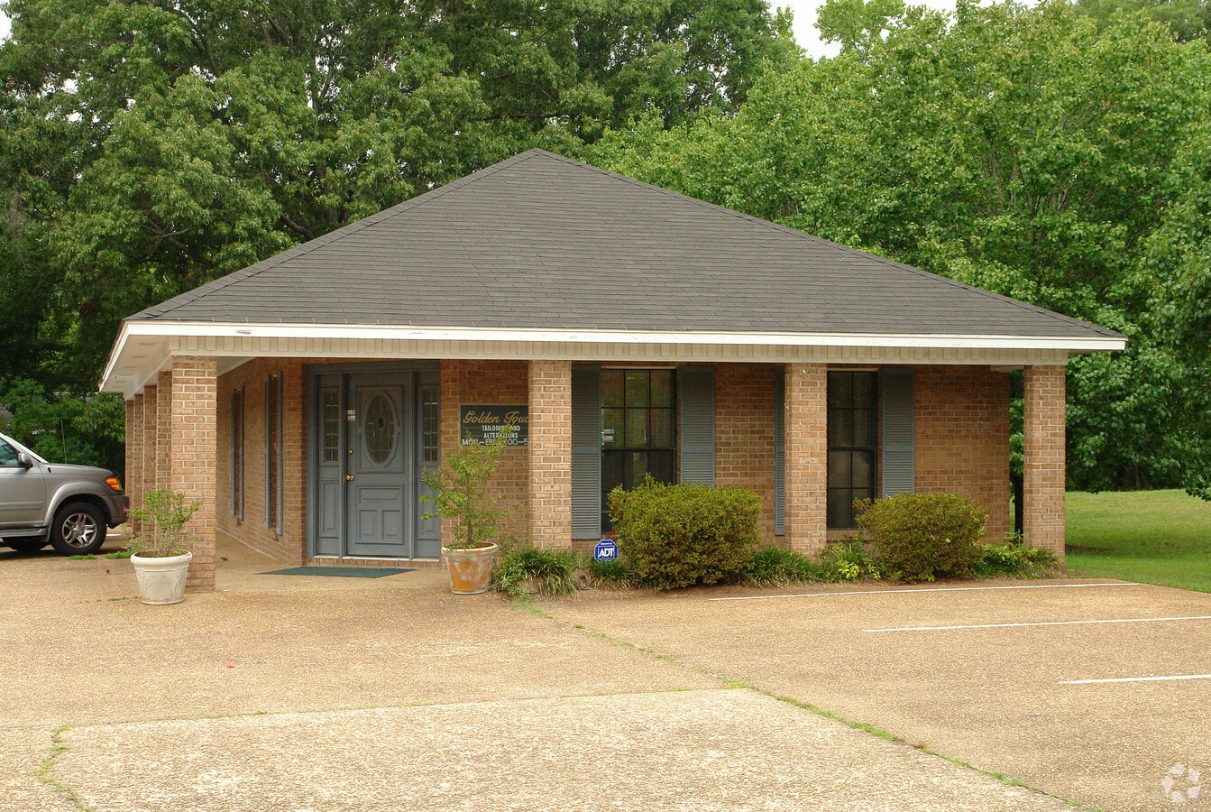 5355 Executive Pl, Jackson, MS 39206
