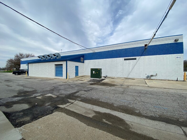 1842 Ludlow Ave, Indianapolis, IN for sale - Building Photo - Image 2 of 3