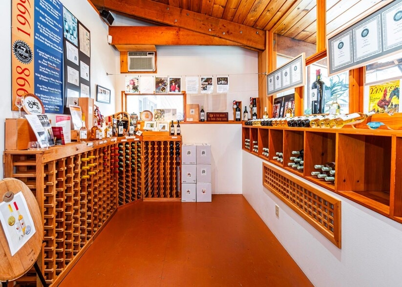 175 Chicken Mill Pond Rd, Gouldsboro, ME for sale - Interior Photo - Image 3 of 45