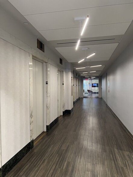 195 Broadway, New York, NY for lease - Interior Photo - Image 2 of 22