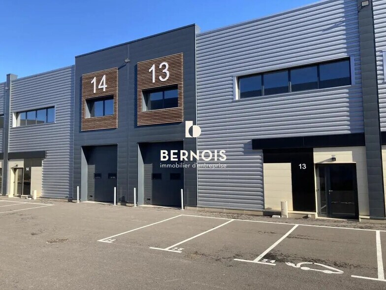 Flex in Brignoles for lease - Building Photo - Image 3 of 19