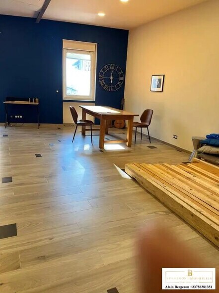 Retail in Le Cannet for lease - Interior Photo - Image 2 of 5