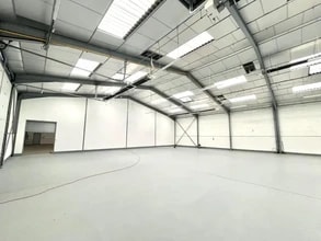 Rue Des Fontenelles, Ecquevilly for lease Interior Photo- Image 2 of 2