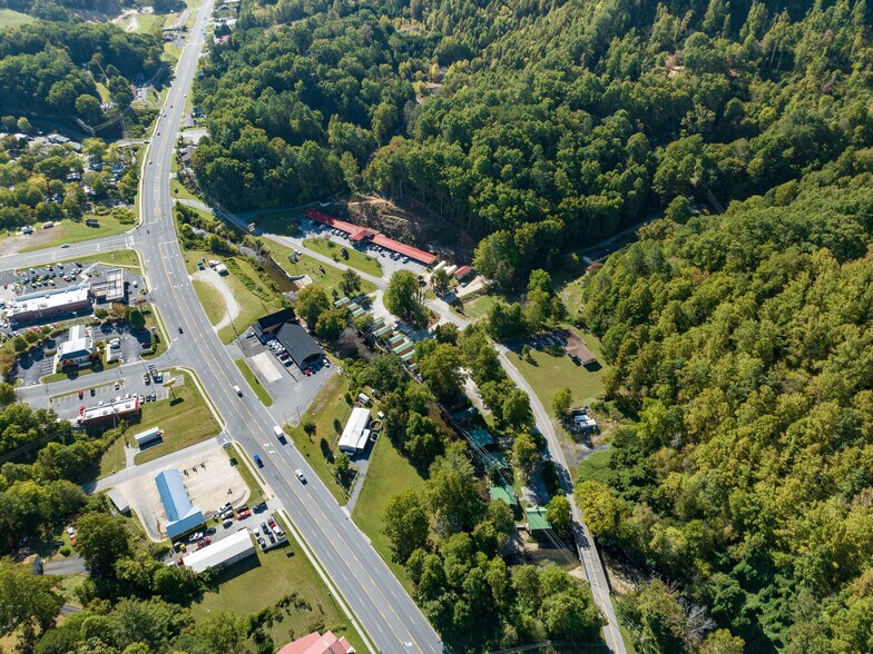 125 Tee Pee Dr, Whittier, NC for sale - Building Photo - Image 3 of 180