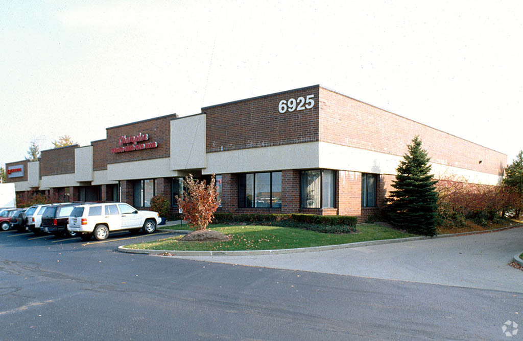 6925 Engle Rd, Middleburg Heights, OH for lease Primary Photo- Image 1 of 3