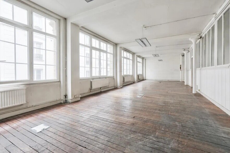 Office in Paris for lease - Building Photo - Image 1 of 8