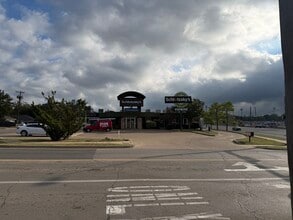 1216 W Henderson St, Cleburne, TX for lease Interior Photo- Image 1 of 5